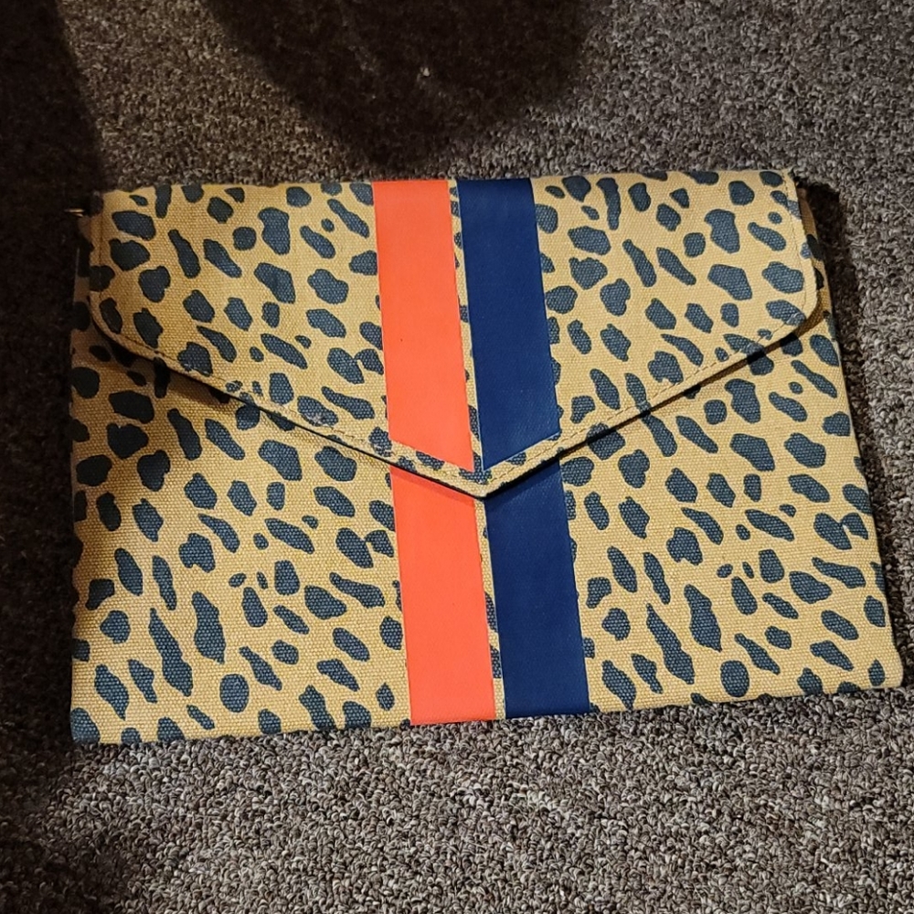 NWOT OVERSIZED LEOPARD CLUTCH
